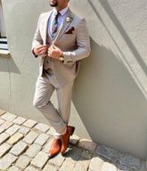 beige trouwpak
